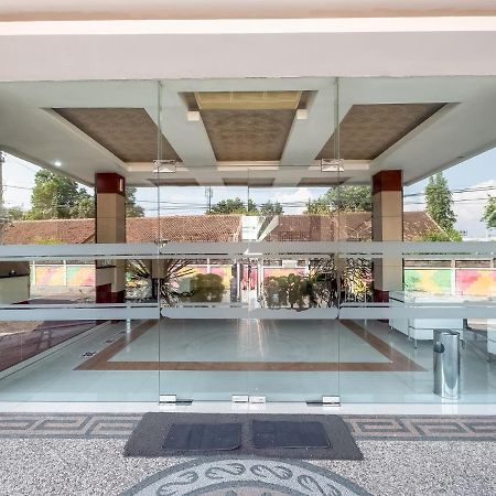Oyo Flagship 3726 Tembok Batu Residence Tugu المظهر الخارجي الصورة