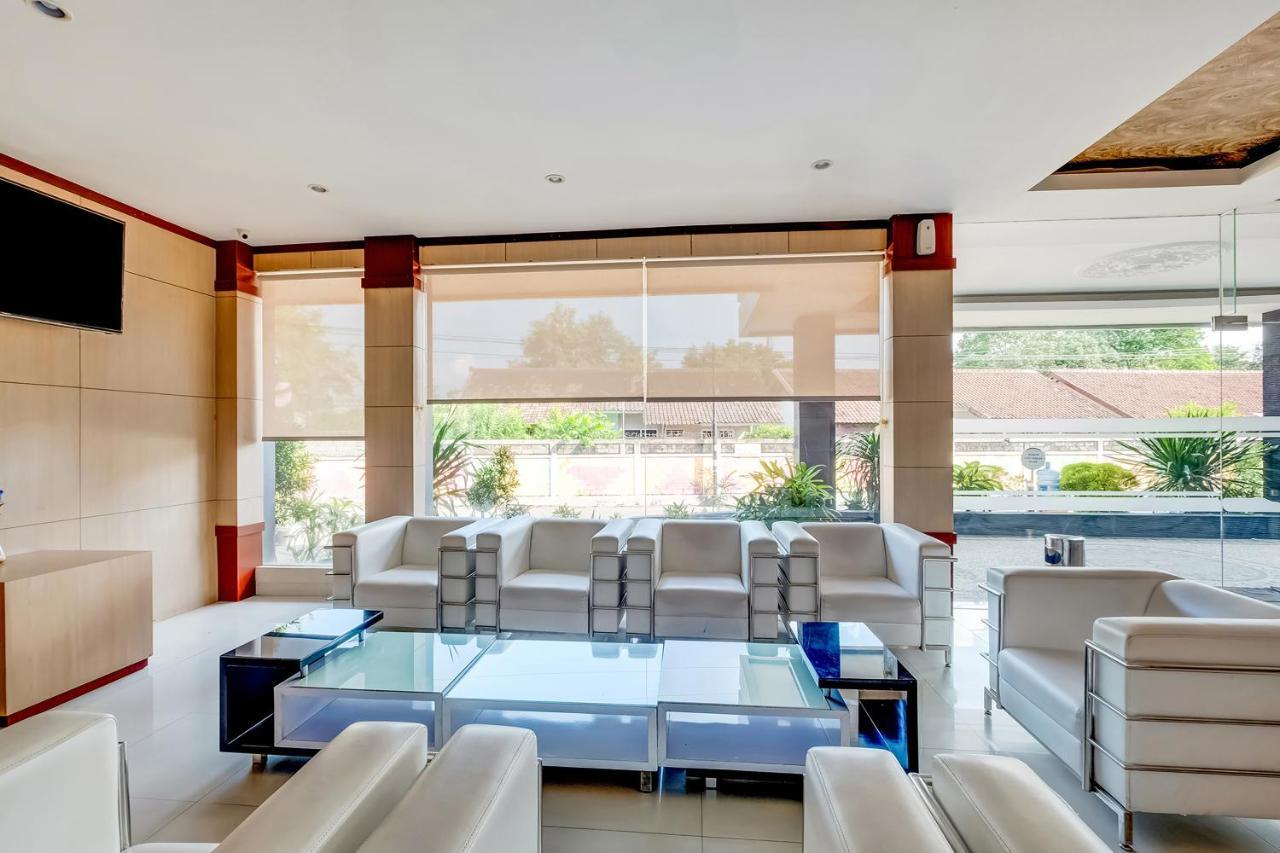 Oyo Flagship 3726 Tembok Batu Residence Tugu المظهر الخارجي الصورة