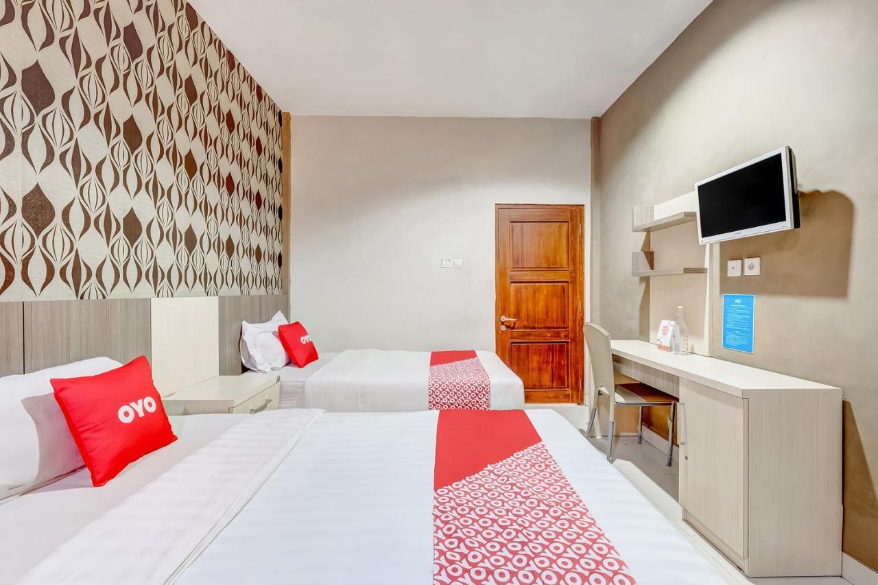 Oyo Flagship 3726 Tembok Batu Residence Tugu المظهر الخارجي الصورة