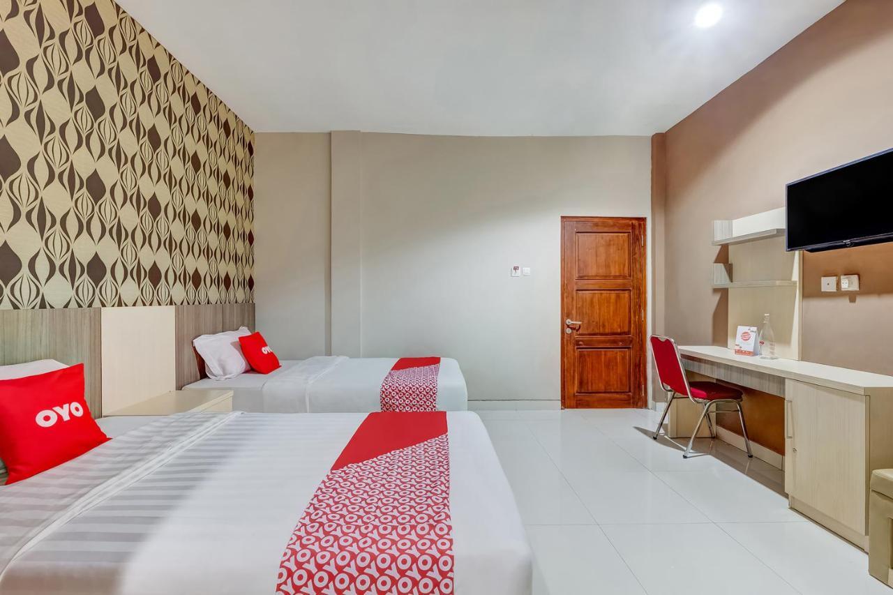 Oyo Flagship 3726 Tembok Batu Residence Tugu المظهر الخارجي الصورة