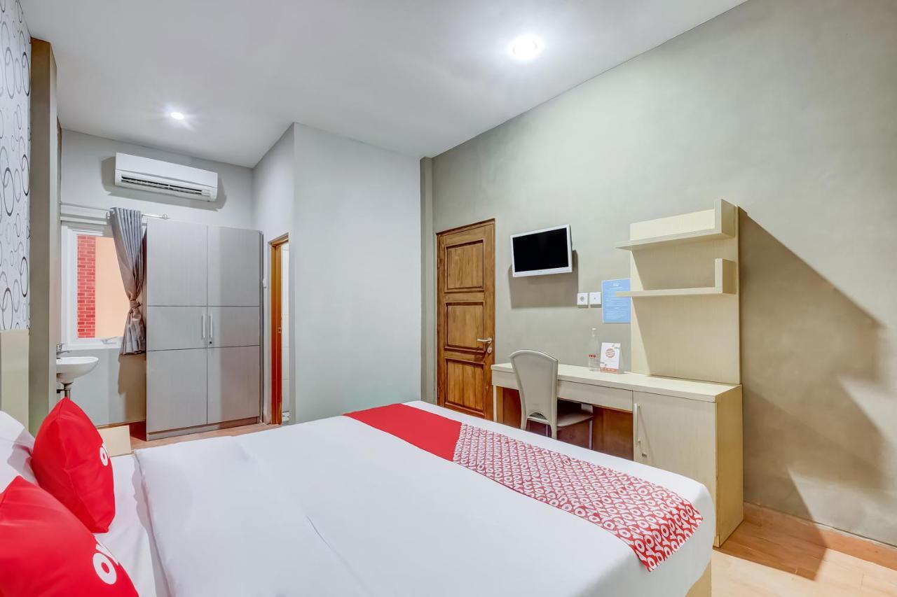 Oyo Flagship 3726 Tembok Batu Residence Tugu المظهر الخارجي الصورة