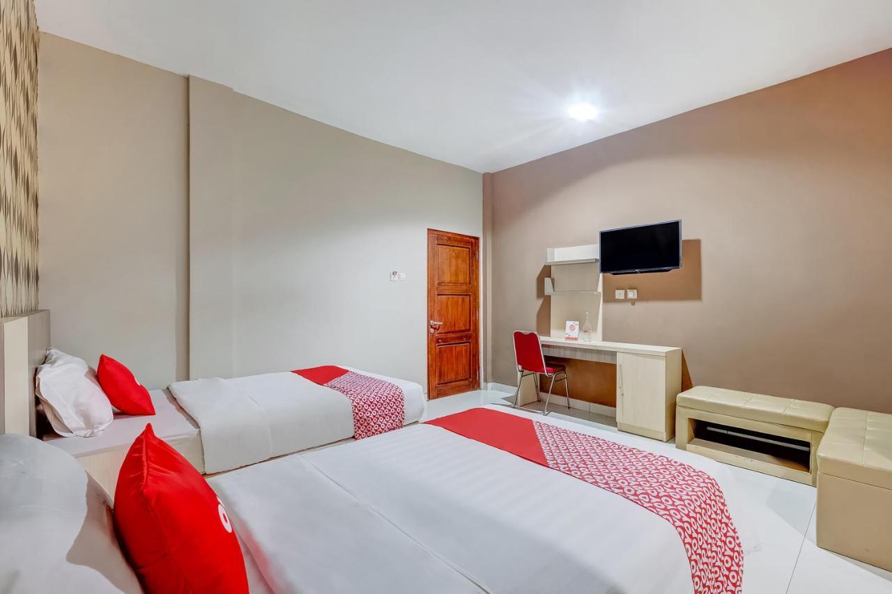 Oyo Flagship 3726 Tembok Batu Residence Tugu المظهر الخارجي الصورة