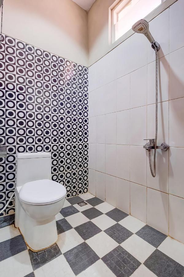 Oyo Flagship 3726 Tembok Batu Residence Tugu المظهر الخارجي الصورة