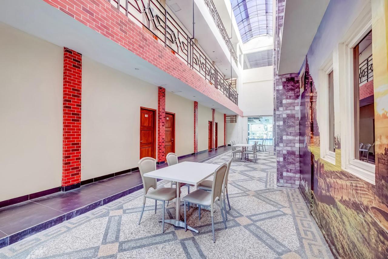 Oyo Flagship 3726 Tembok Batu Residence Tugu المظهر الخارجي الصورة