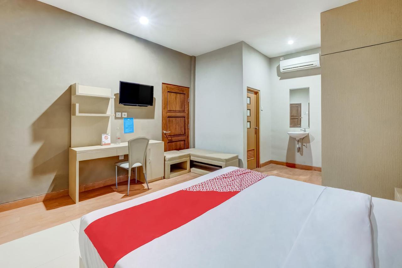 Oyo Flagship 3726 Tembok Batu Residence Tugu المظهر الخارجي الصورة
