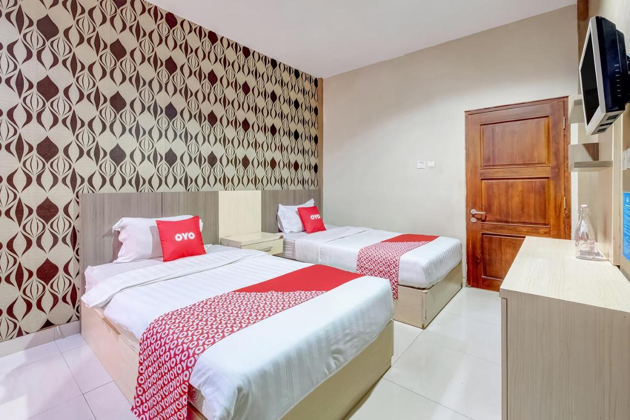 Oyo Flagship 3726 Tembok Batu Residence Tugu المظهر الخارجي الصورة