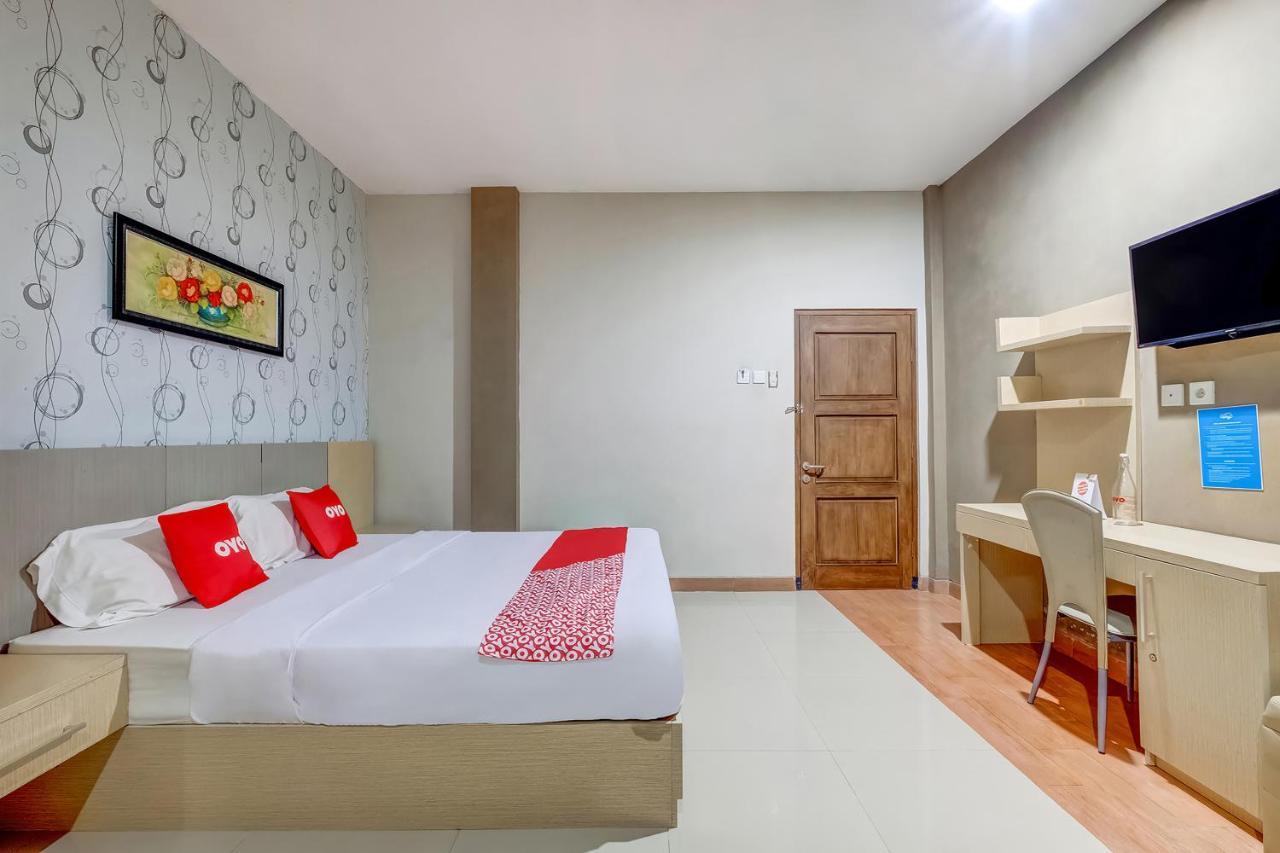 Oyo Flagship 3726 Tembok Batu Residence Tugu المظهر الخارجي الصورة