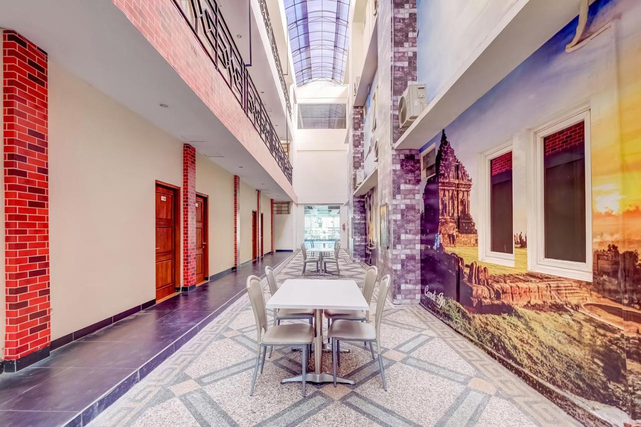 Oyo Flagship 3726 Tembok Batu Residence Tugu المظهر الخارجي الصورة