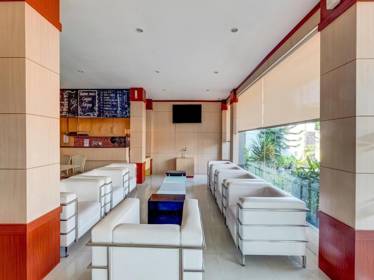 Oyo Flagship 3726 Tembok Batu Residence Tugu المظهر الخارجي الصورة