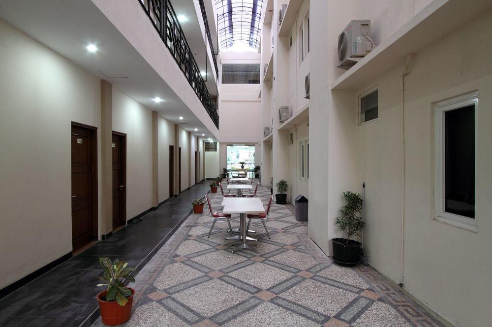 Oyo Flagship 3726 Tembok Batu Residence Tugu المظهر الخارجي الصورة