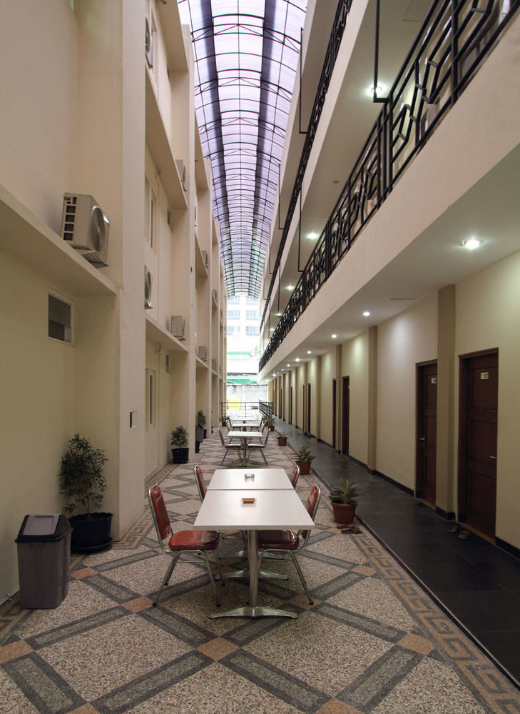 Oyo Flagship 3726 Tembok Batu Residence Tugu المظهر الخارجي الصورة