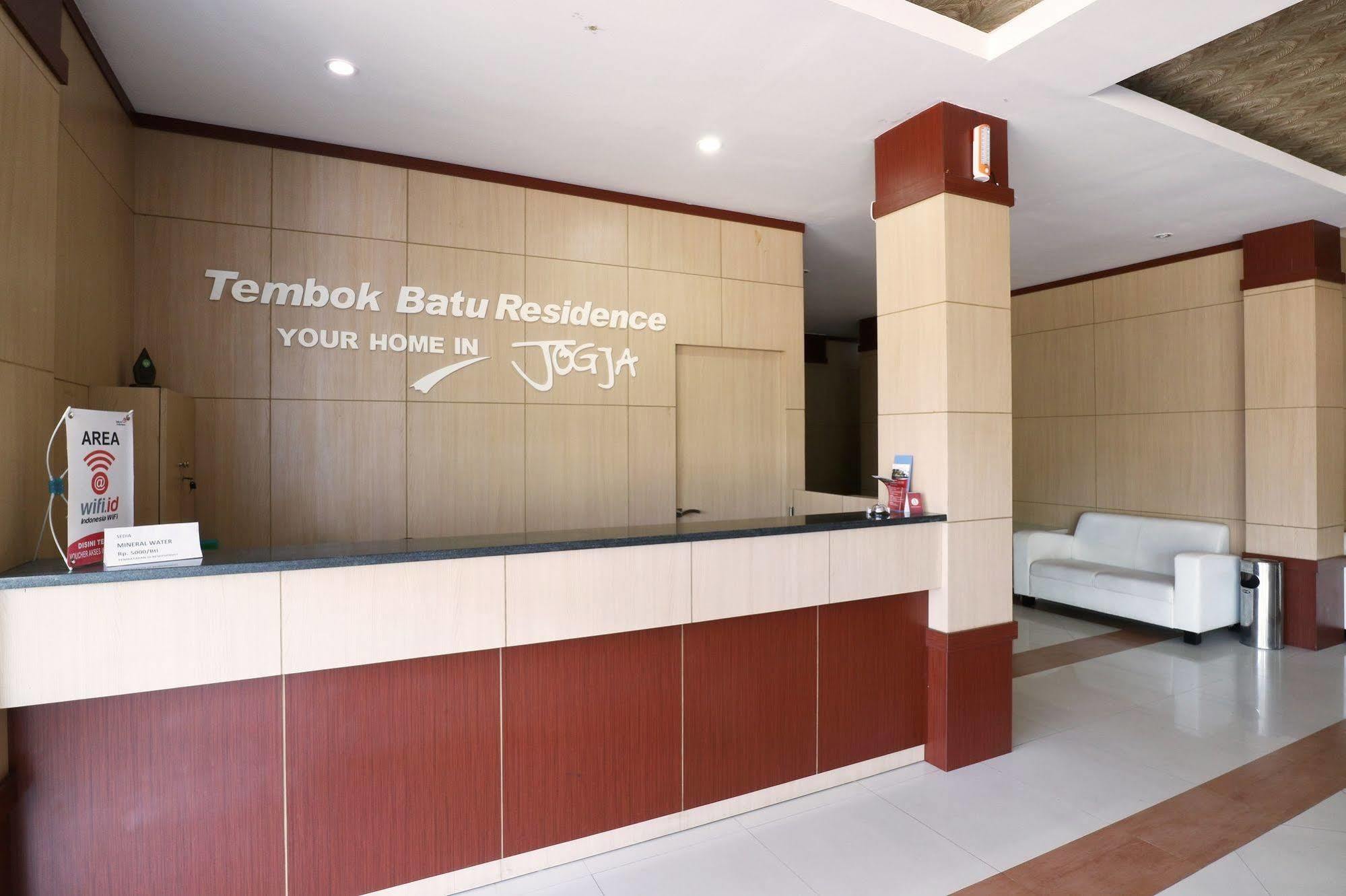 Oyo Flagship 3726 Tembok Batu Residence Tugu المظهر الخارجي الصورة